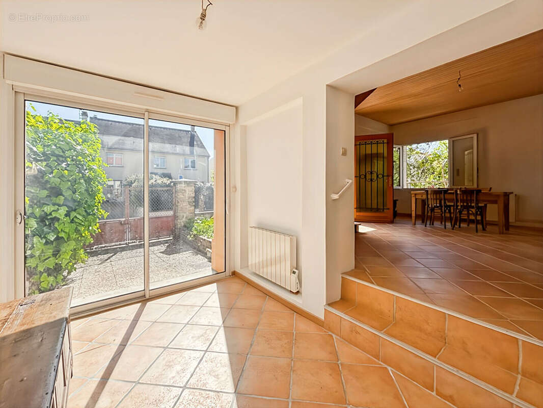 Maison à VERRIERES-LE-BUISSON