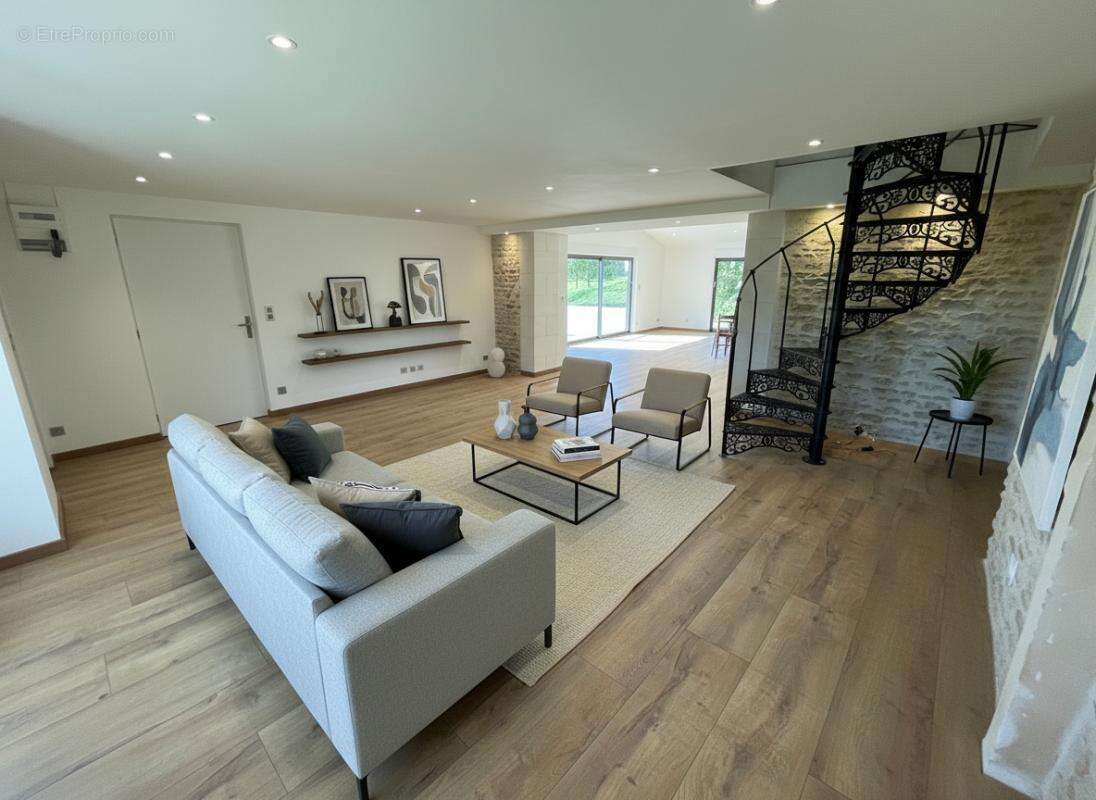 Maison à VOUILLE-LES-MARAIS