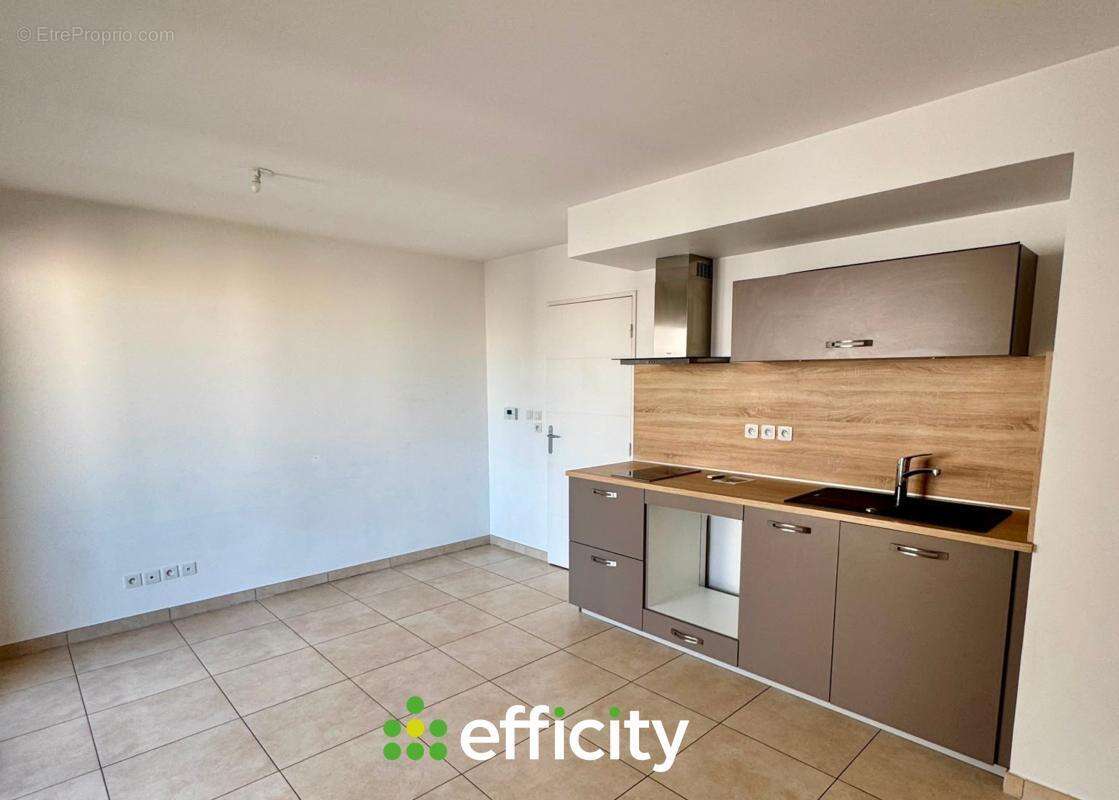 Appartement 29 m² à Bron  - photo 2