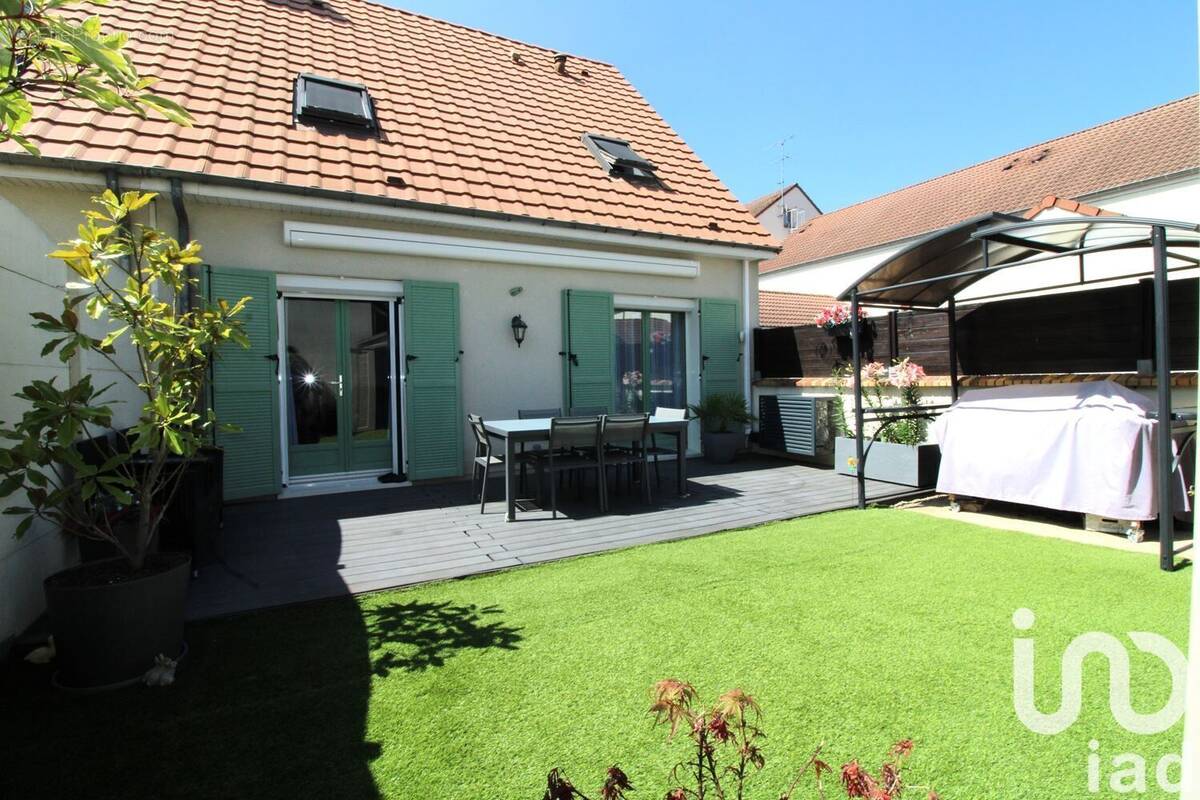 Photo 1 - Maison à BRIE-COMTE-ROBERT