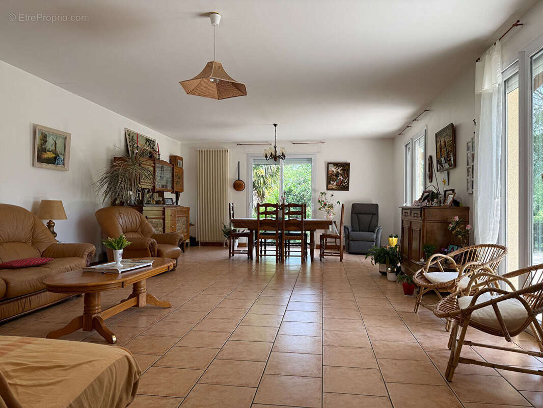 Maison à LIGUGE