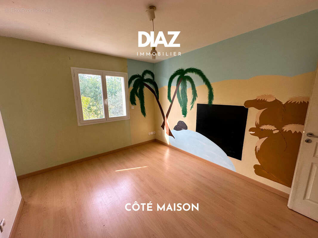 Maison à MONTBAZIN