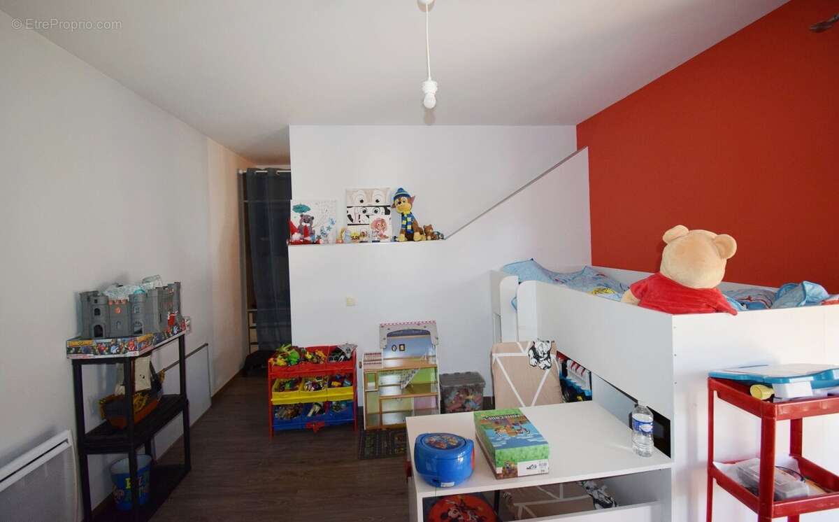 Maison à CREUZIER-LE-VIEUX