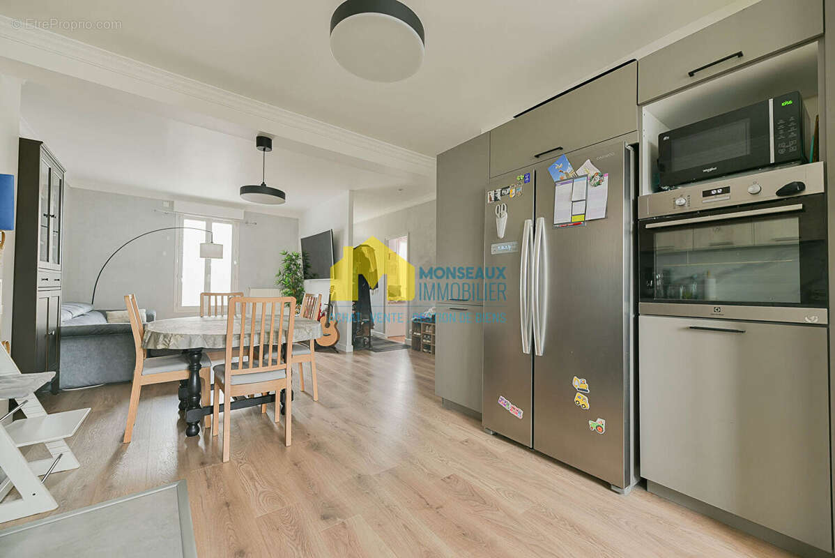 Maison à SAINTE-GENEVIEVE-DES-BOIS