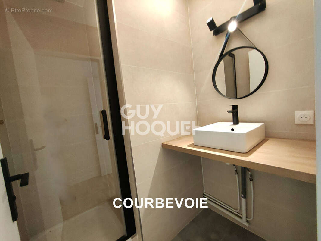 Appartement à COURBEVOIE