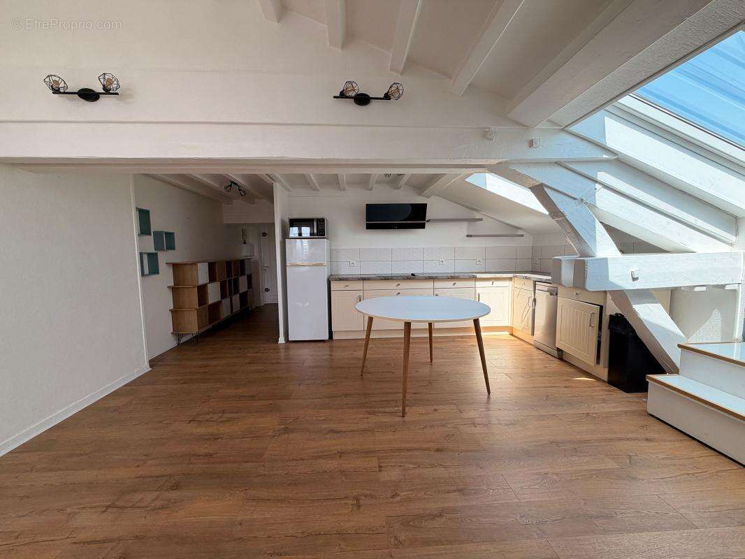 A vendre T2 de plus de 52 m² en parfait état à Sathonay-Camp Mairie - photo 3