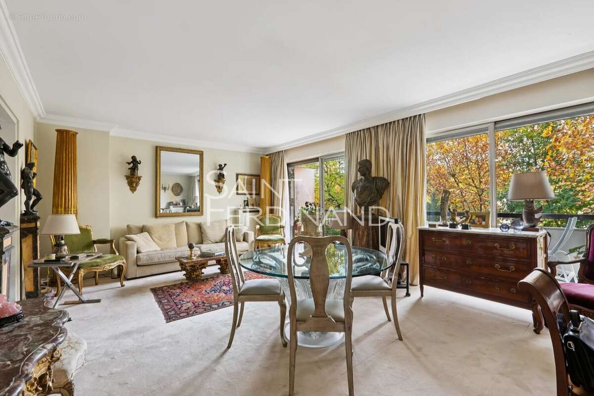 Appartement à NEUILLY-SUR-SEINE