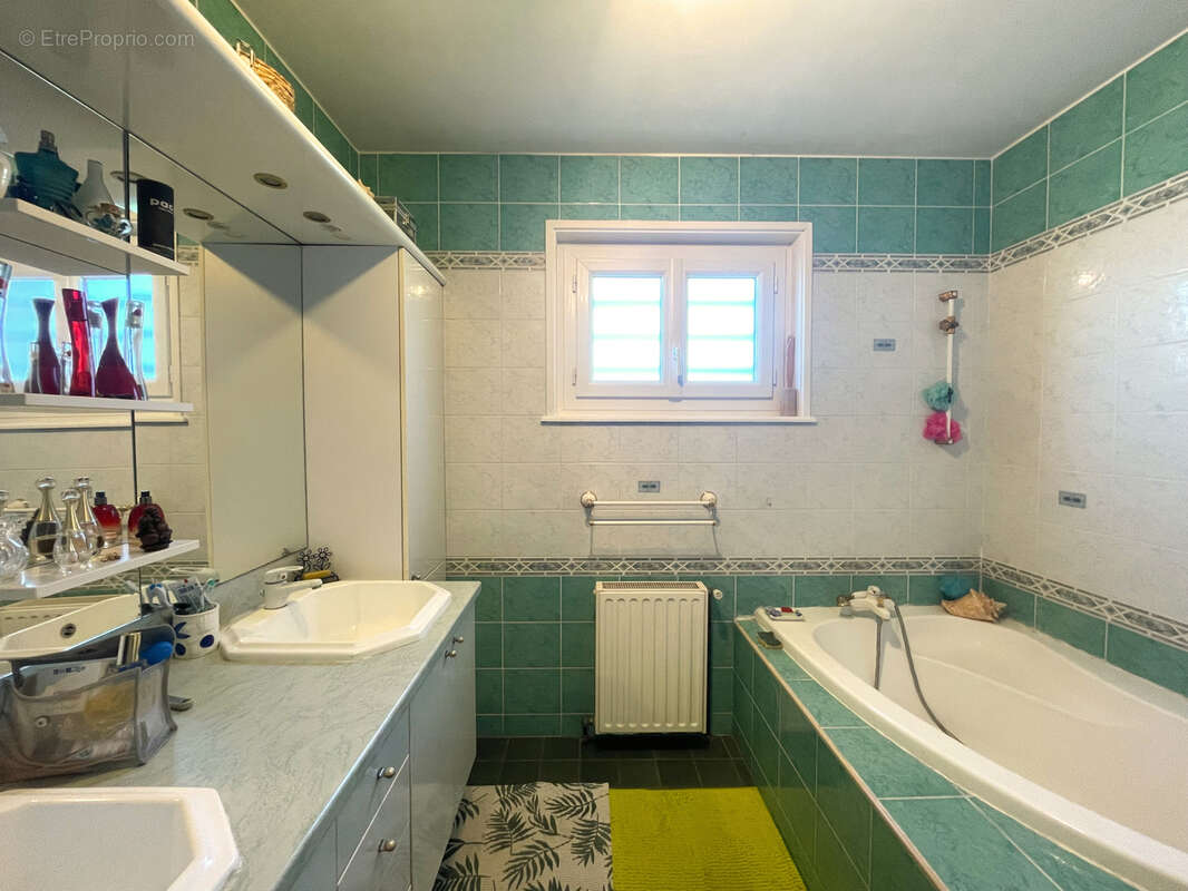 Maison à CHARNAY-LES-MACON