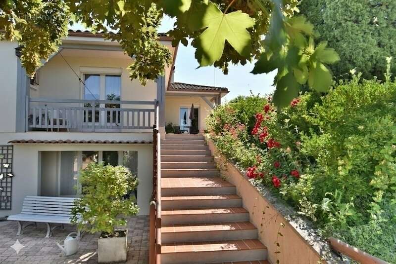 Maison à FLEAC