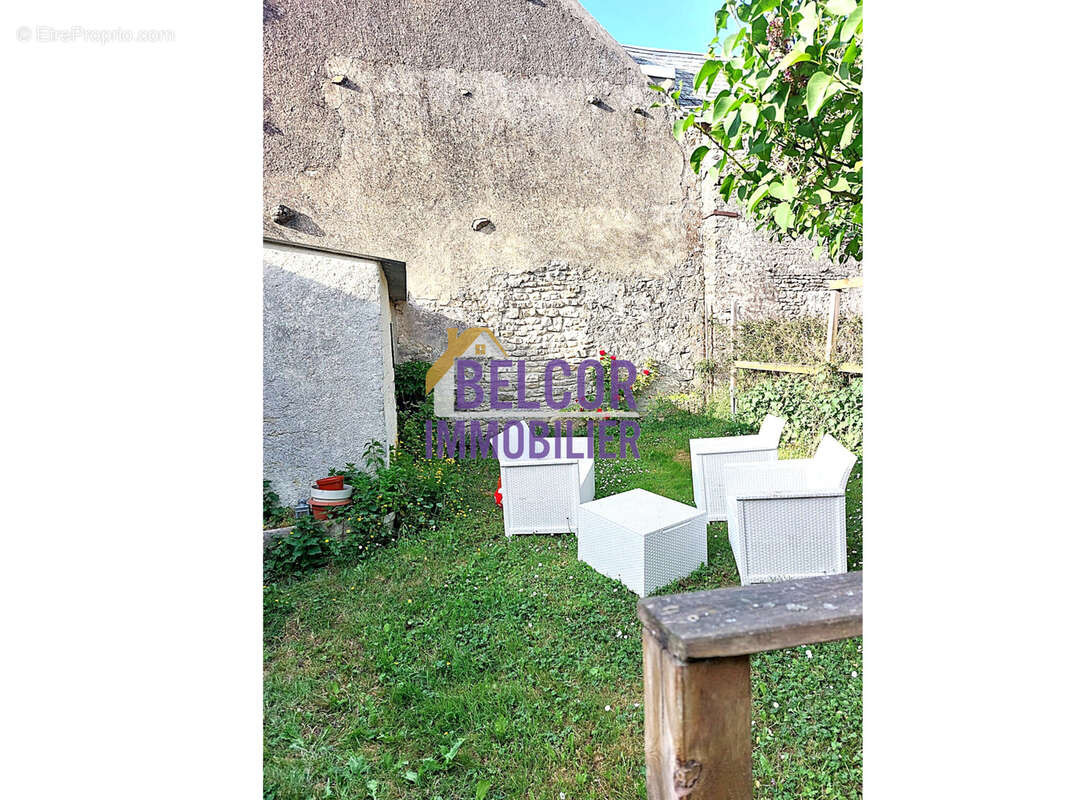 Maison à MANCHECOURT