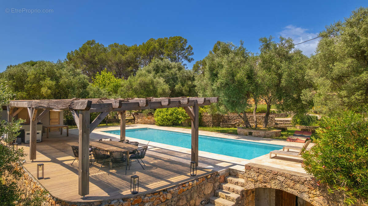 Maison à BAGNOLS-EN-FORET