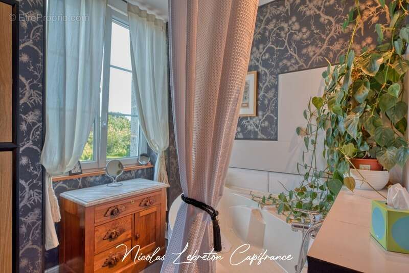 Maison en pierre rénovée de 202 m² – 4 chambres + studio indépendant – Dépendance de 100 m² – Terrain clos de 2 775 m² - photo 11