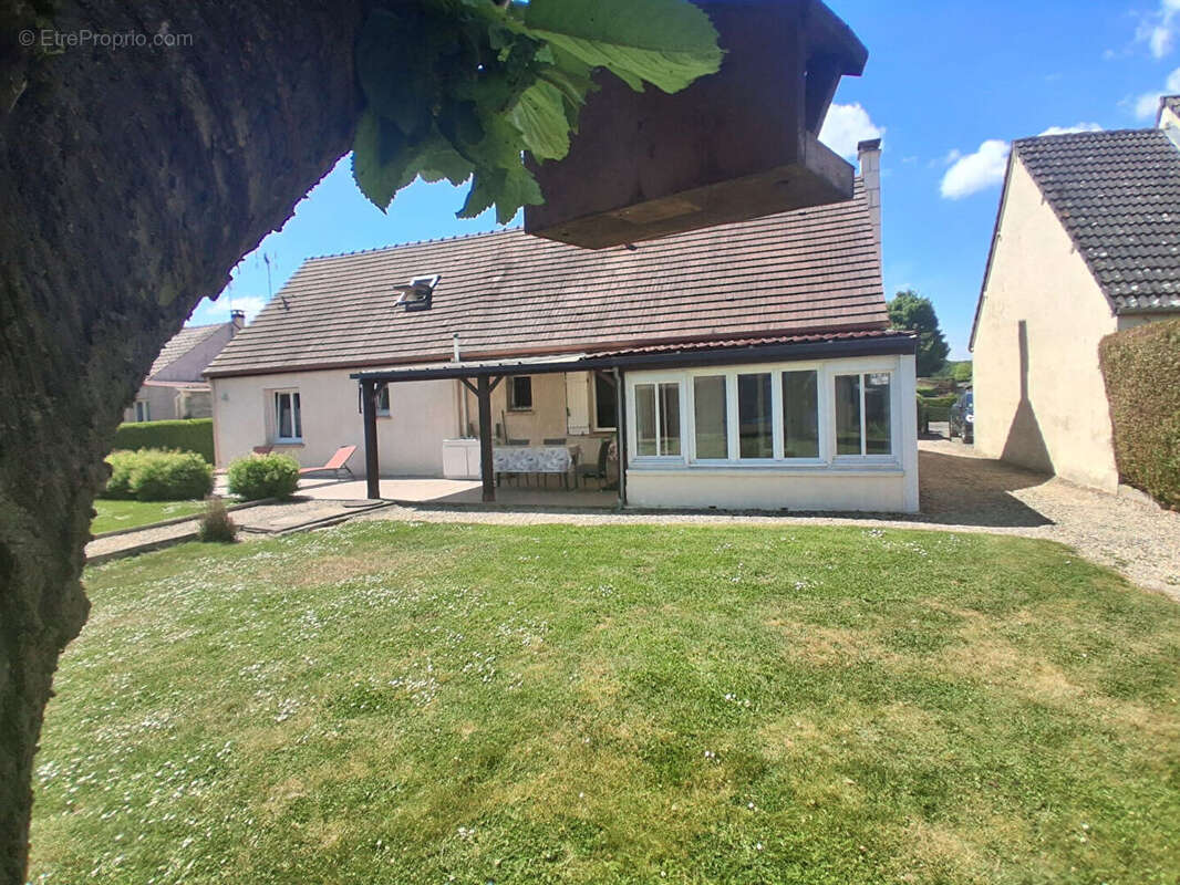 Maison à TAVAUX-ET-PONTSERICOURT