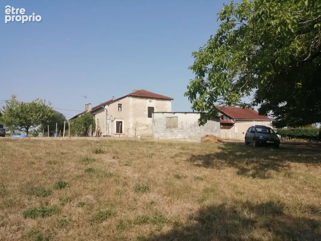 Maison à LEGUILLAC-DE-L'AUCHE