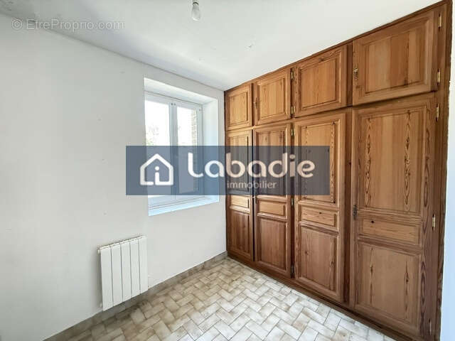 Maison en pierre proche du centre ville avec grand espace de stockage. - photo 11
