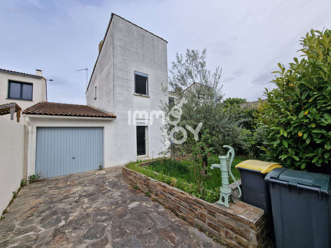 Maison à VILLEMOUSTAUSSOU