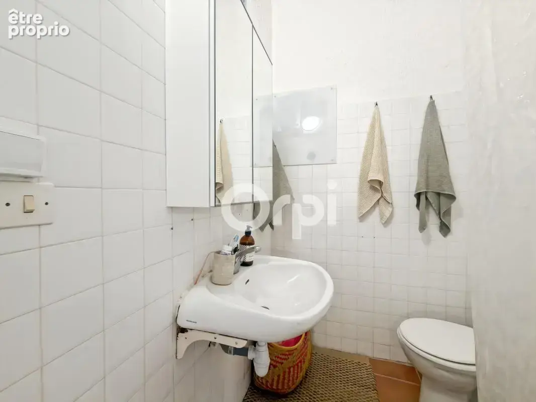 ** T2 - vue mer - Centre-ville La Ciotat ** - photo 11