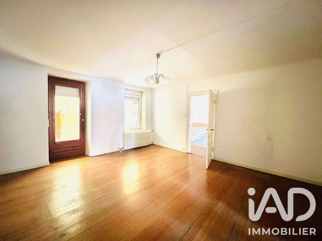 Appartement 250 m² à Hundling  - photo 5