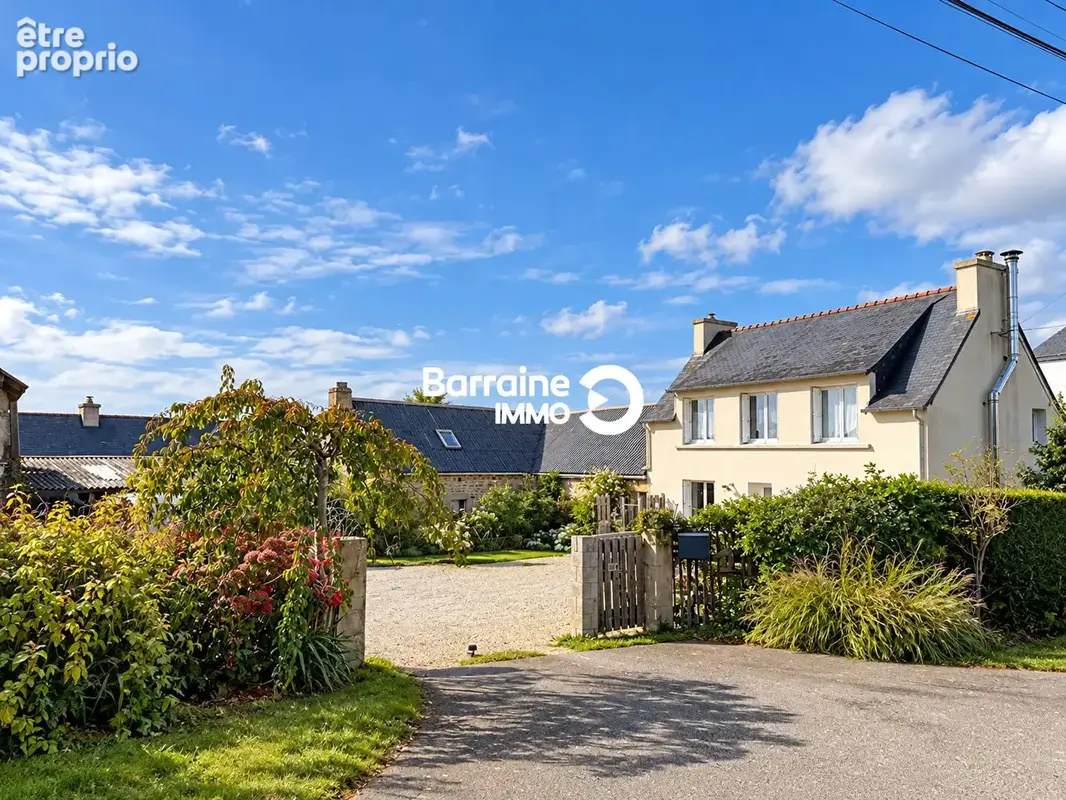 BARRAINE IMMO - A VENDRE - ARGOL : À 200 m de la plage, maison avec jardin, atelier et grand hangar - Réf : CR00290 - photo 4