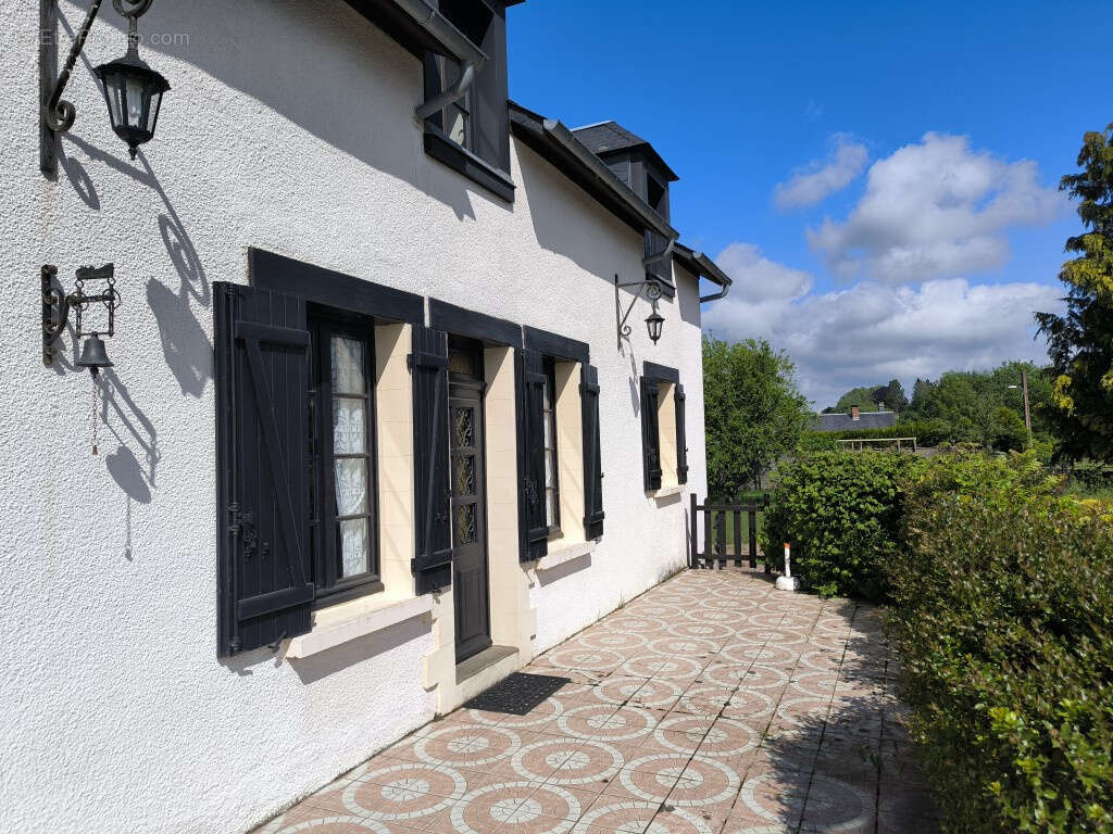 Maison à OUROUX-EN-MORVAN