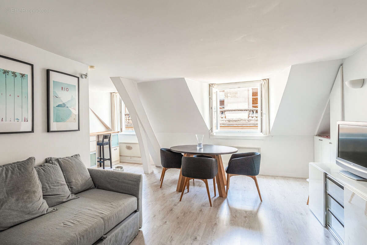 Appartement à PARIS-8E