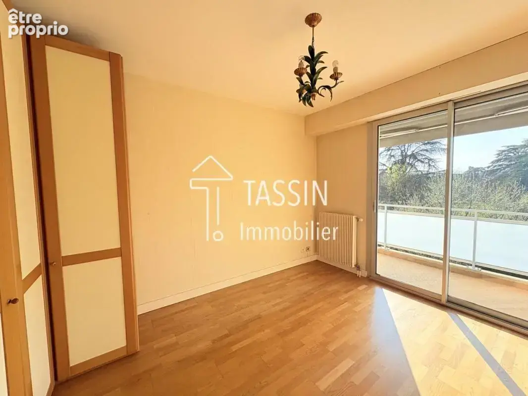 Tassin Bourg - Appartement T4 en dernier étage - photo 8