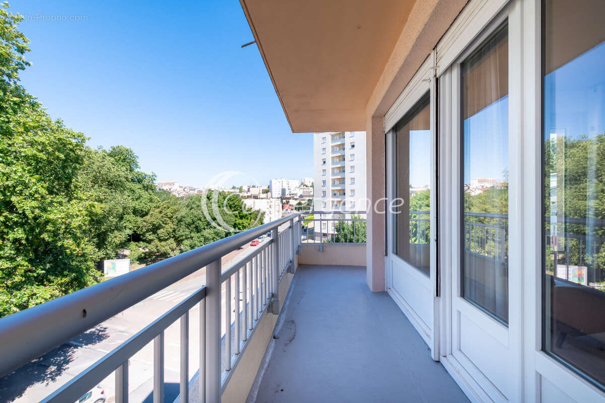 Appartement 3 chambres, terrasse et balcon - photo 5