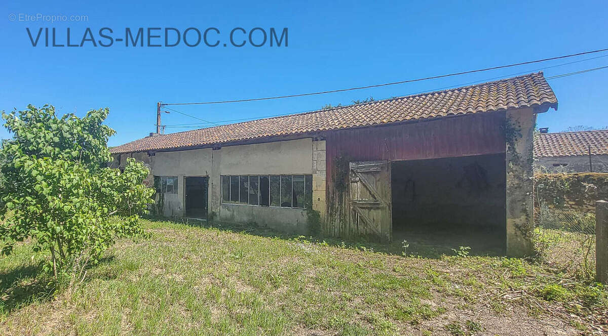 Maison à COUQUEQUES