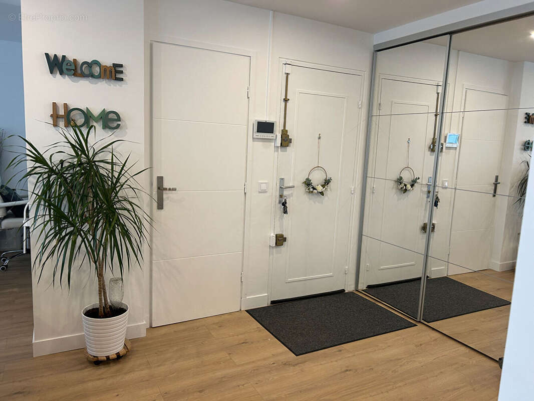 Appartement à LES ESSARTS-LE-ROI