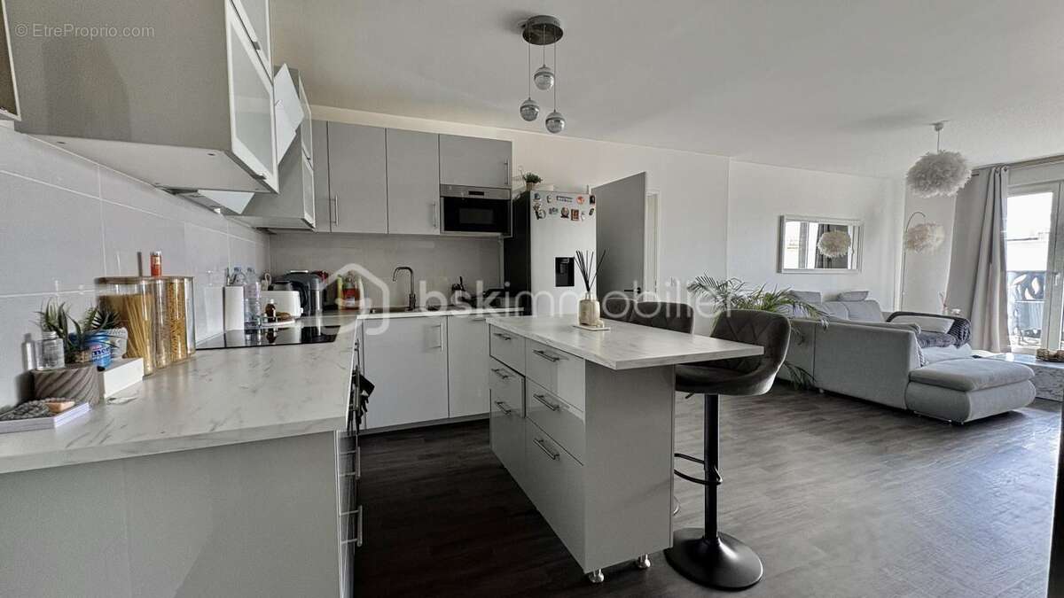 Appartement à LES PAVILLONS-SOUS-BOIS