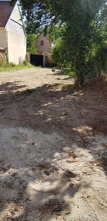 Terrain à MAINTENON