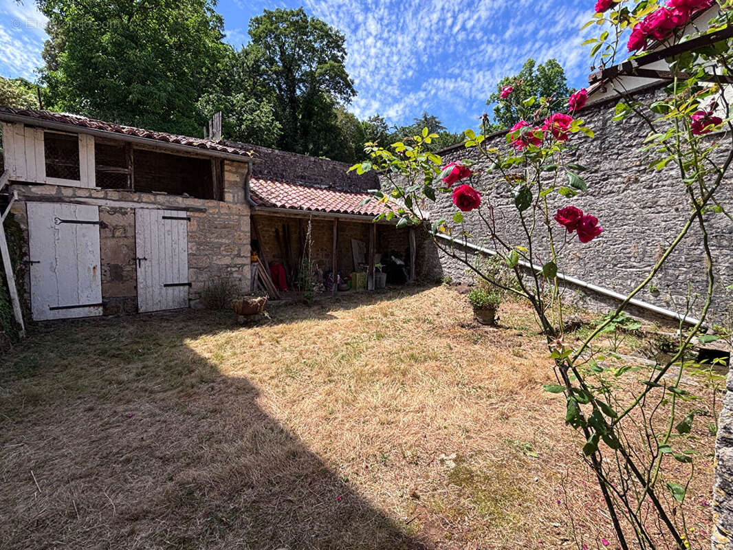 Maison à NANTEUIL-EN-VALLEE