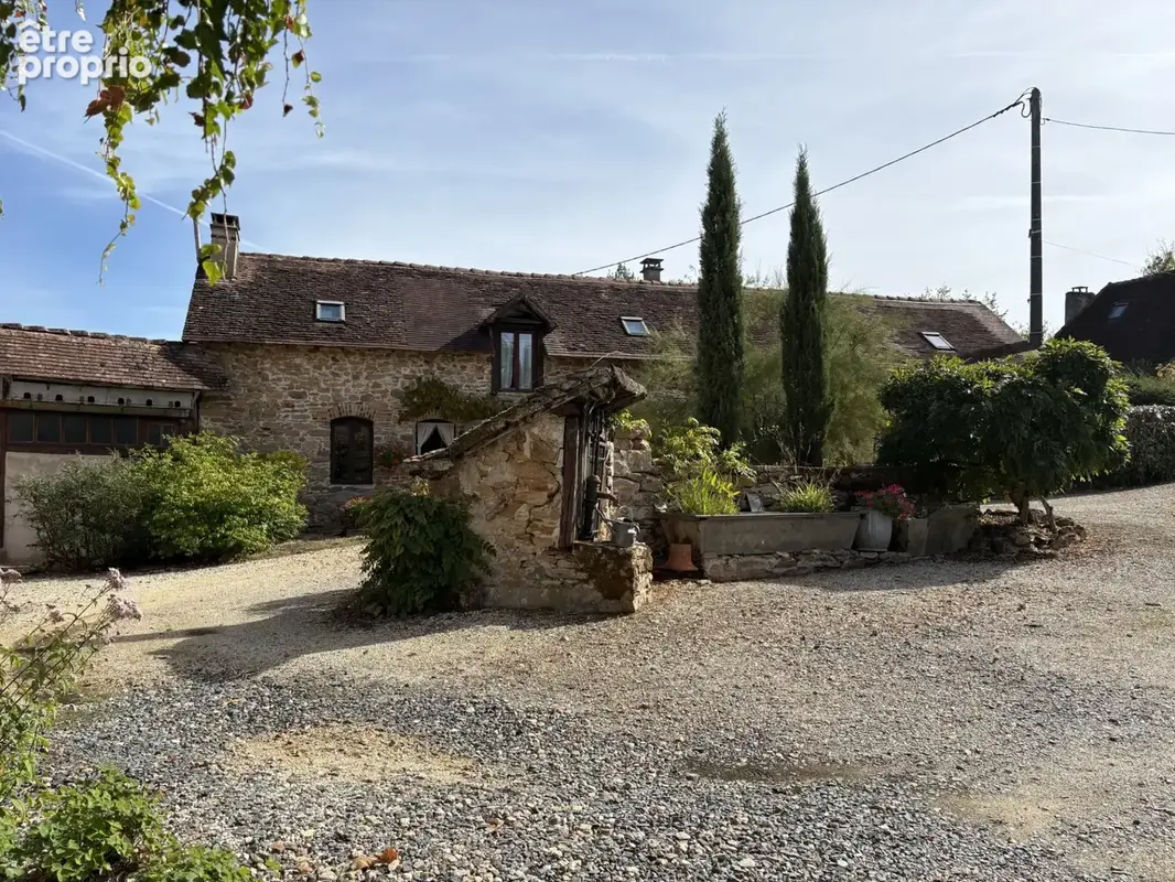 Fermette transformée en gite complexe avec piscine et 4 hectares de terrain avec bois - photo 17