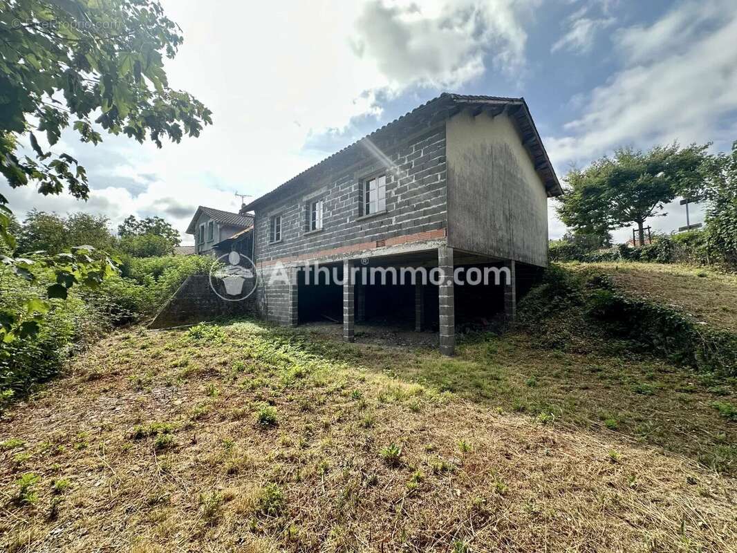 Ensemble immobilier avec local commercial, habitation et garages – Idéal investisseur - photo 5