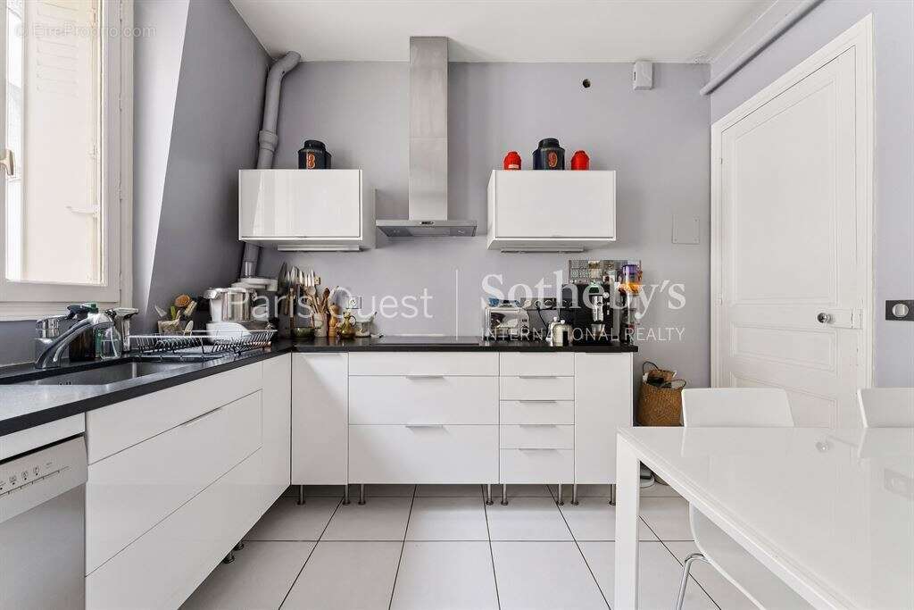Appartement à NEUILLY-SUR-SEINE