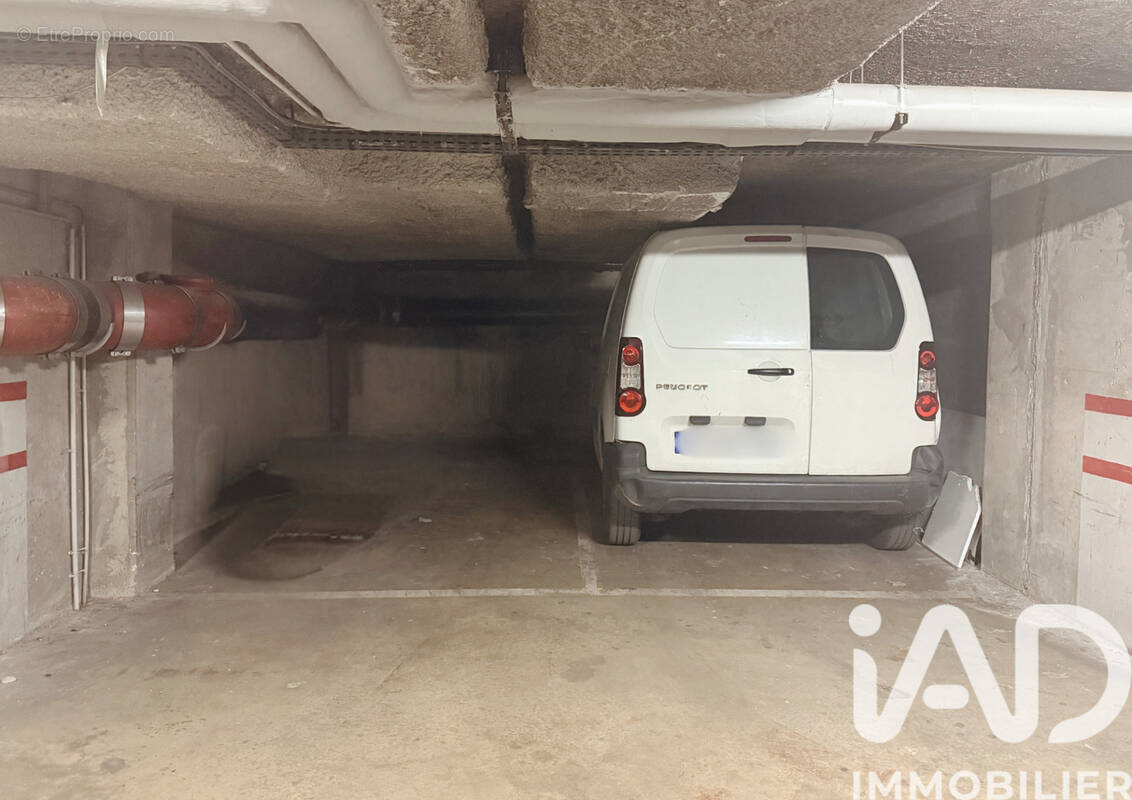 Photo 1 - Parking à PARIS-20E