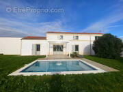 Maison à SAINT-LAURENT-DE-LA-PREE