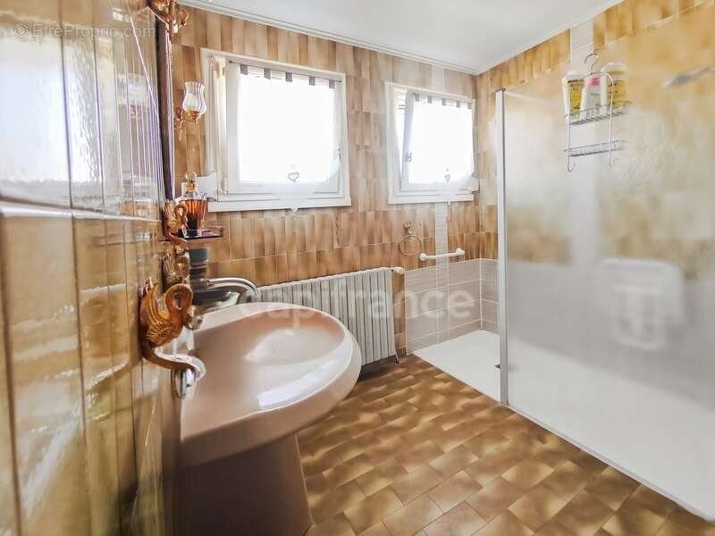 À vendre : Villa grand garage à CHATENOY-EN-BRESSE (71) – 4 chambres, 183 m² habitables terrain de 1728 m² - photo 6