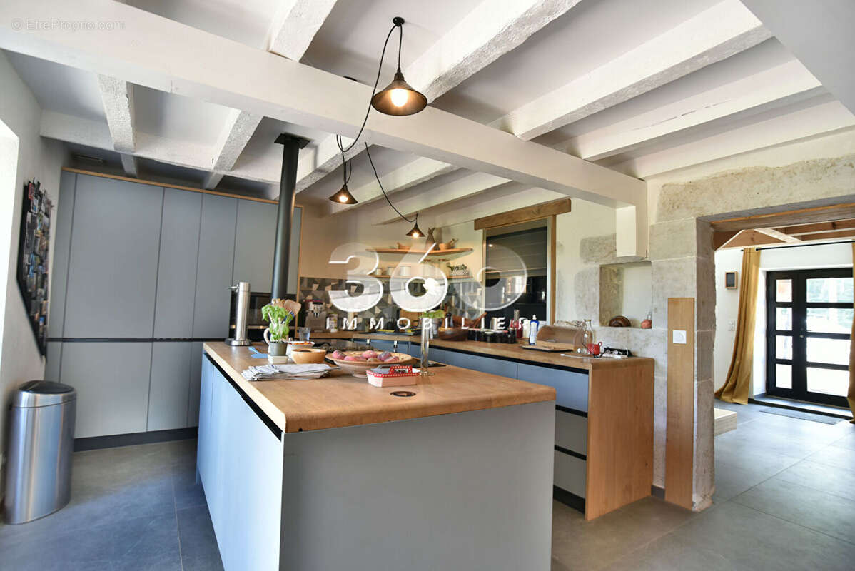 Maison à SAINT-GERMAIN-LA-CHAMBOTTE