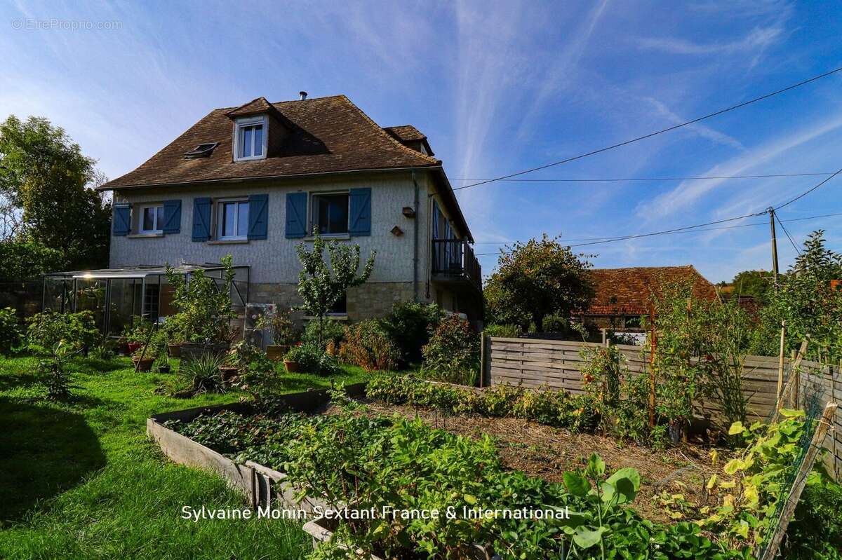 Maison à SAINT-RABIER