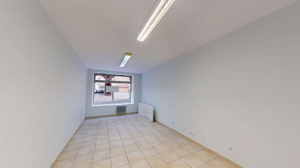 Commerce à CARBONNE