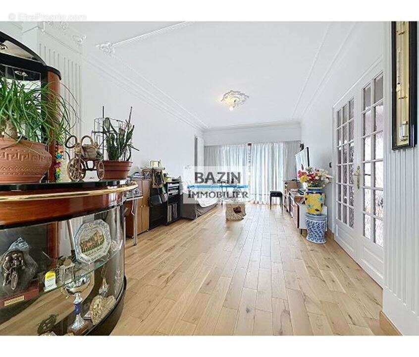 Maison à SAINTE-GENEVIEVE-DES-BOIS