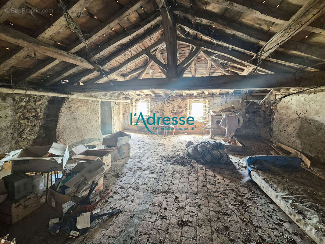 Maison à MONTREVAULT