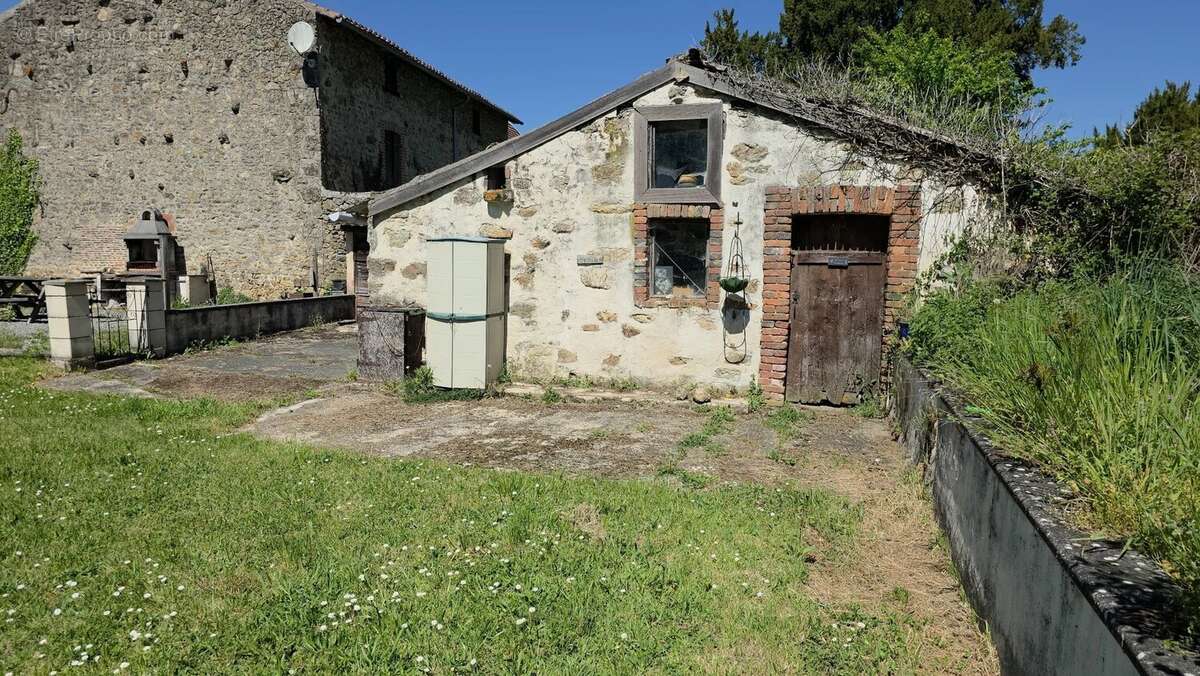 Maison à MAGNAC-LAVAL