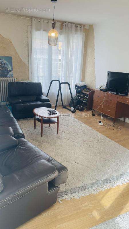 T 5 de 98 m2 a cote de la Gare - photo 9