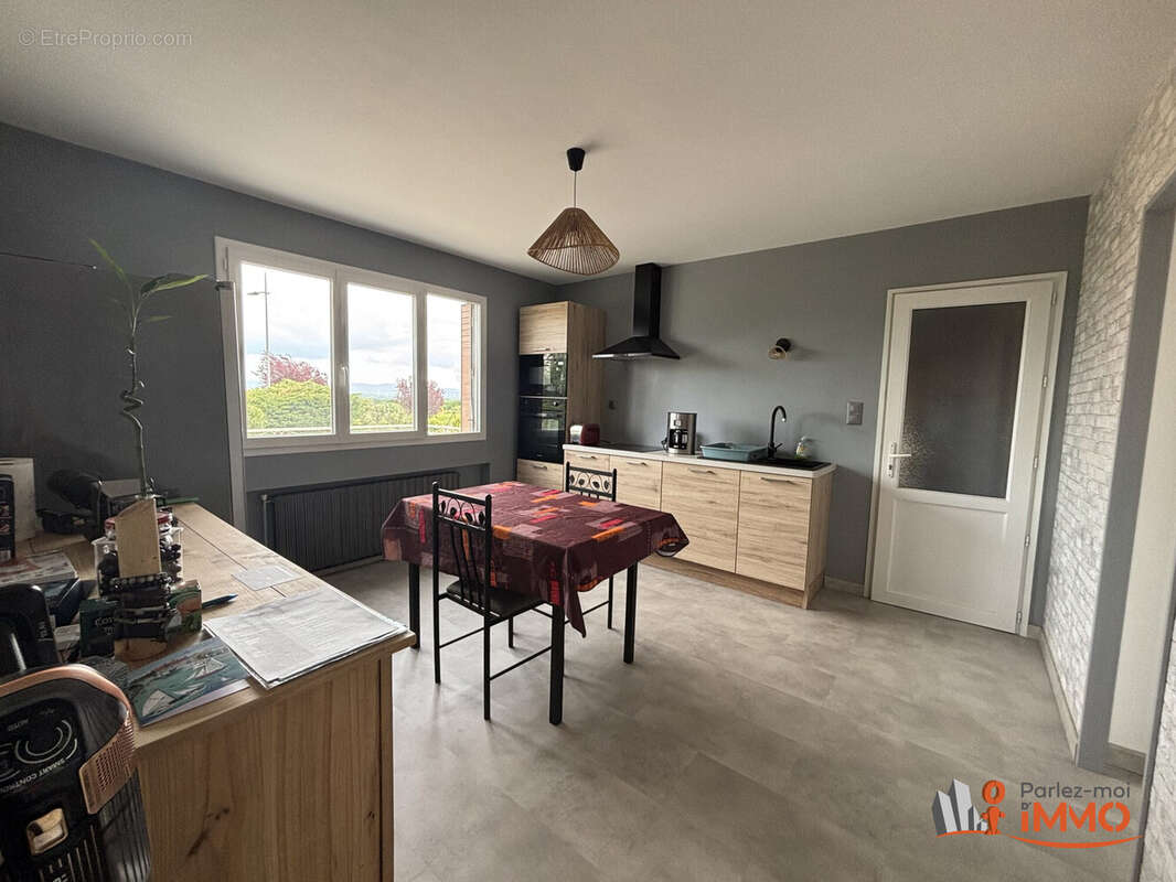 Maison 83 m² à Saint-Romain-Le-Puy  - photo 5