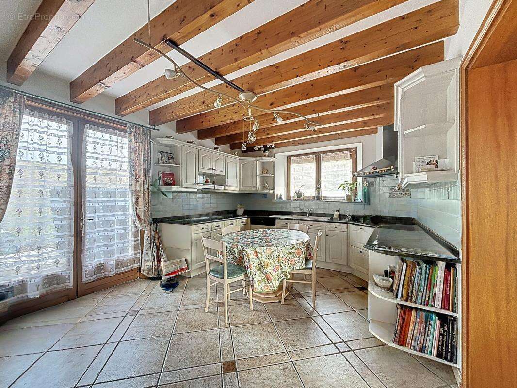 Maison à LA ROCHE-BLANCHE