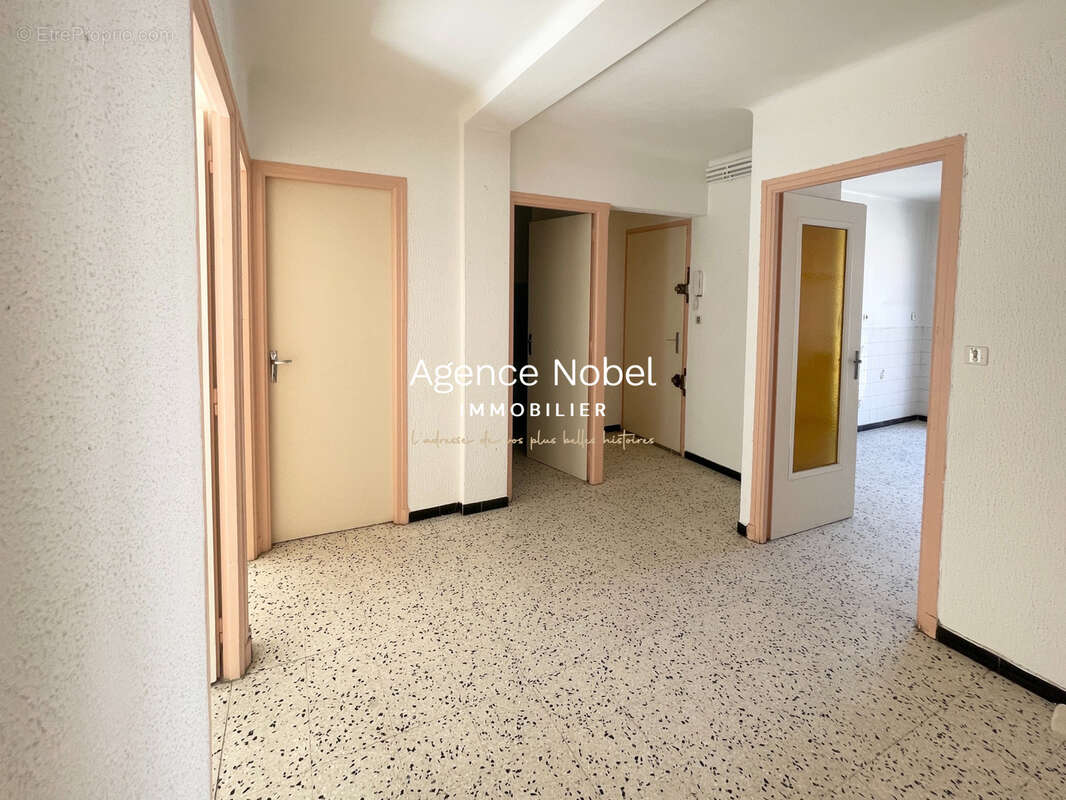 À VENDRE   Appartement T4 avec garage, cave, jardin et balcons à Perpignan - photo 3