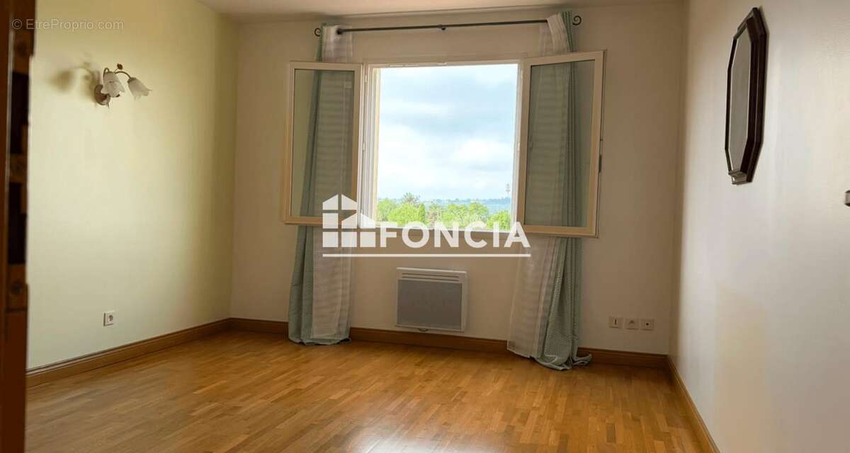 A vendre, Cahors, villa d'environ 222m2 - photo 10