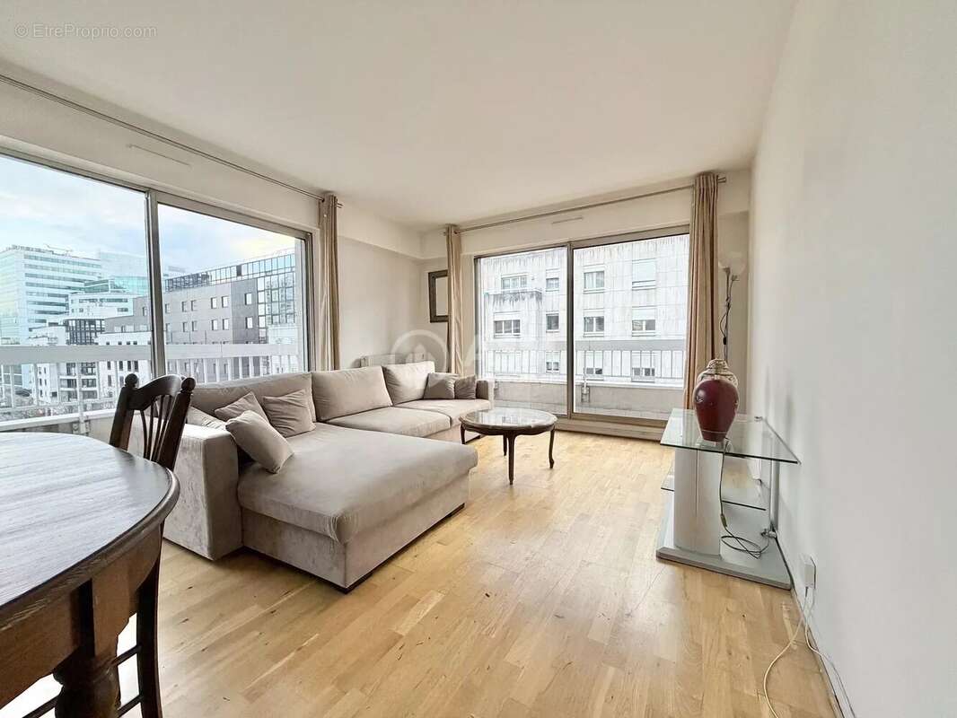 Appartement à COURBEVOIE